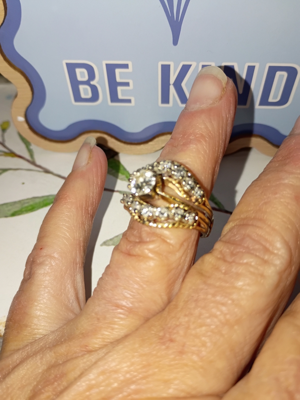 Beautiful Unique 14 Kt Gold Wedding Set - Picture 2 of 9